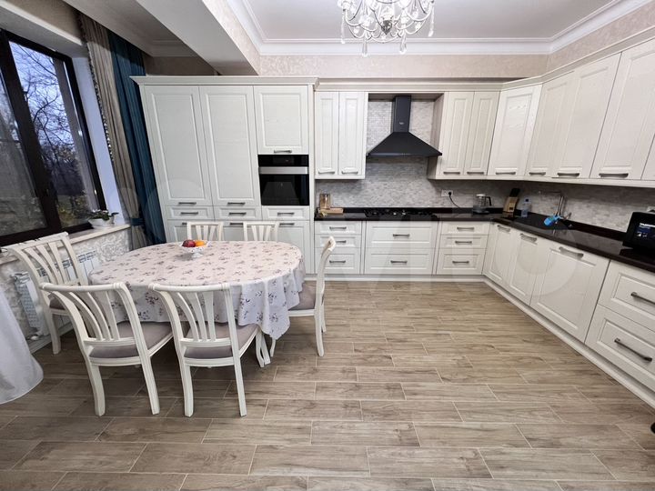 4-к. квартира, 109 м², 3/6 эт.