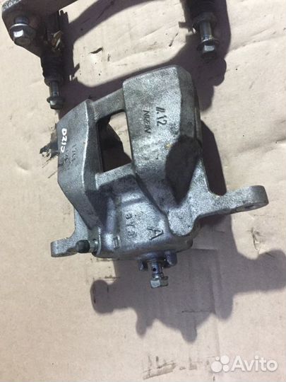 Суппорт тормозной передний левый Honda Accord 10