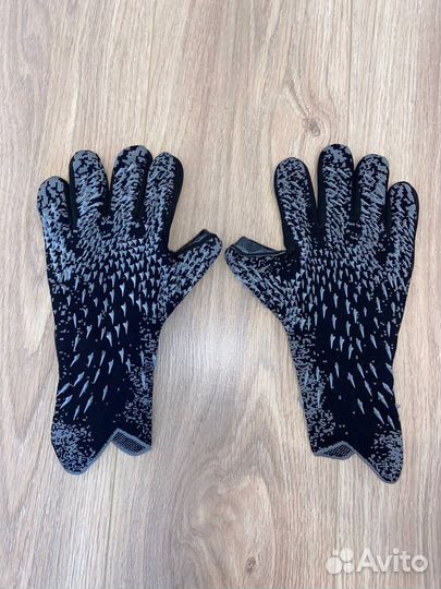 Вратарские перчатки