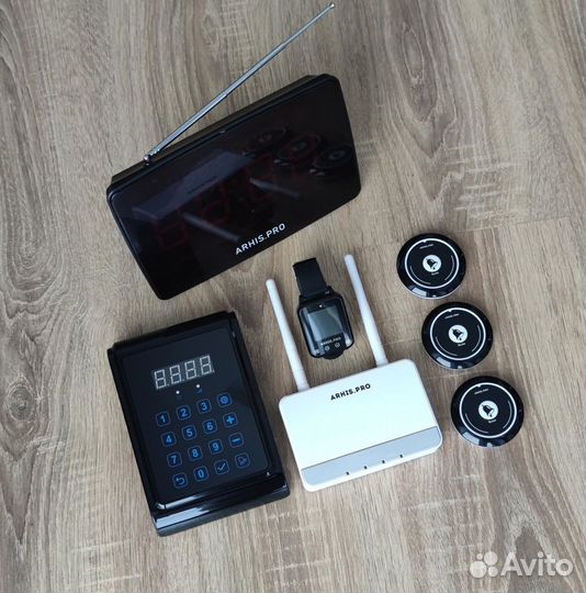 Система вызова: кнопка вызова официанта с часами