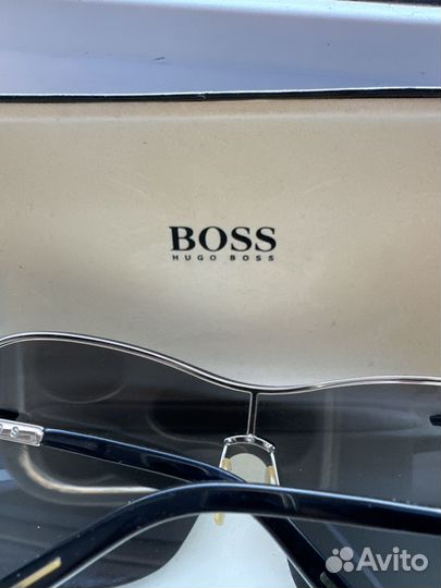 Солнцезащитные очки hugo boss