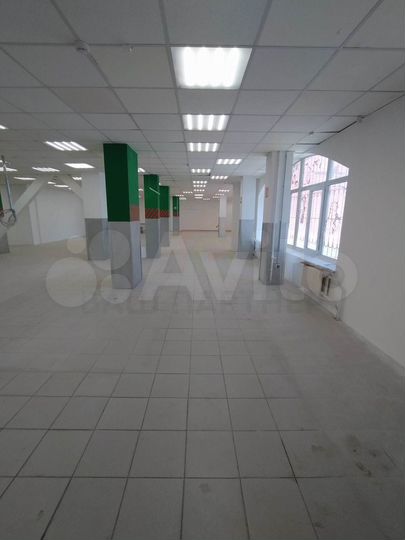 Продам торговое помещение, 424.3 м²