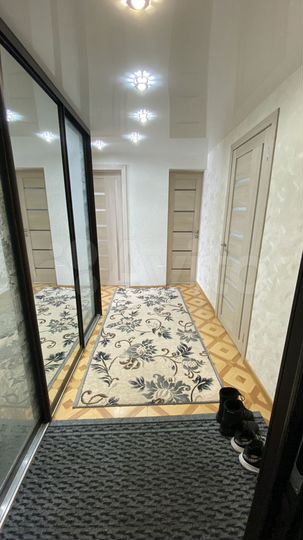 2-к. квартира, 57 м², 1/2 эт.