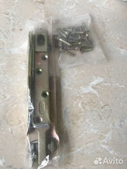 Нижний рычаг двери GMT