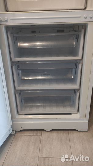 Холодильник бу Hotpoint Ariston