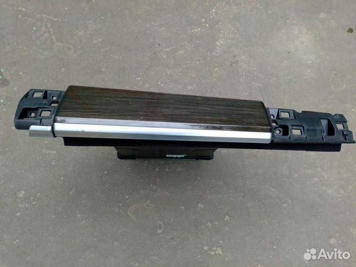 Панель бардачка +DVD-changer BMW 7 серии