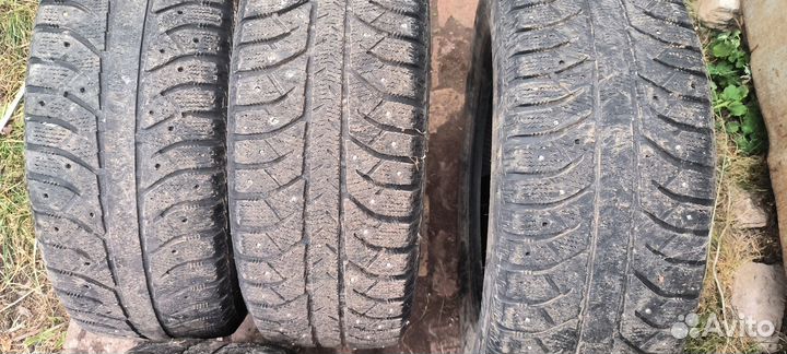 Bridgestone B700 215/60 R16