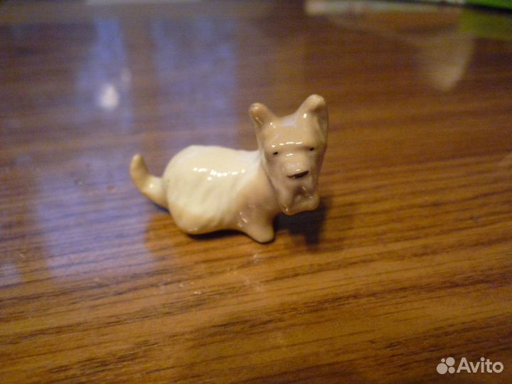 Фарфоровая статуэтка собака лфз