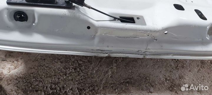 Крышка багажника на Nissan Fuga