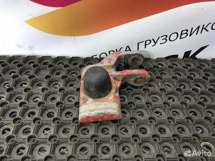 384973 Кронштейн амортизатора правый