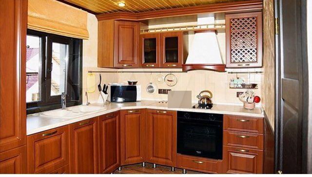 Коттедж 200 м² на участке 6 сот.