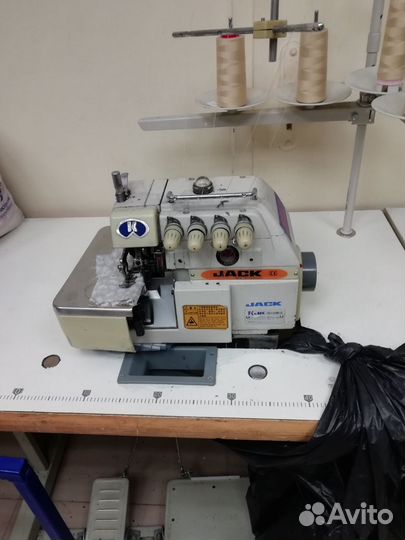 Швейная машина оверлок