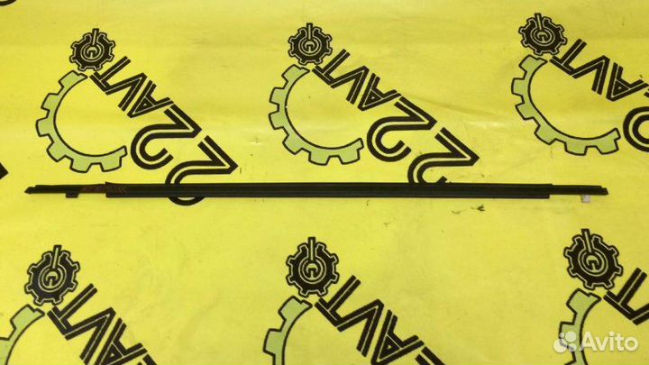 Молдинг стекла (на дверь) задний правый Toyota Opa