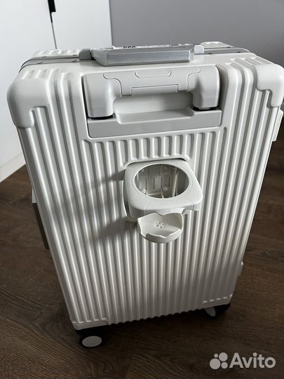 Чемодан на колесах б/у