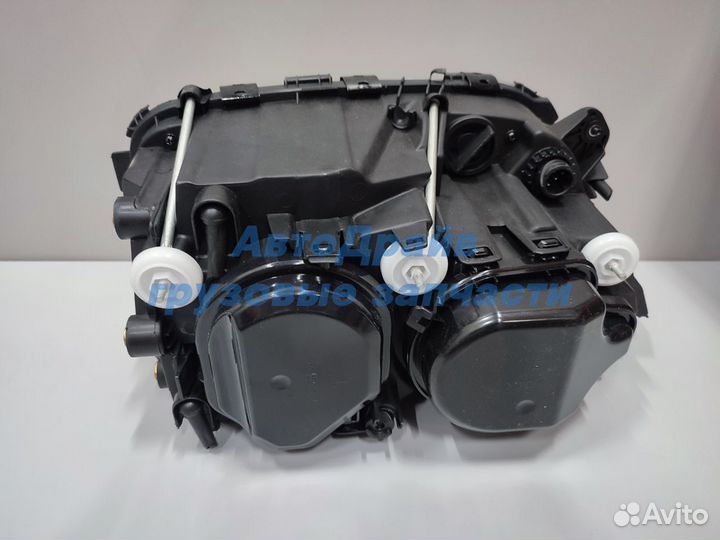 Фара Mercedes Actros MP3 MP2 левая