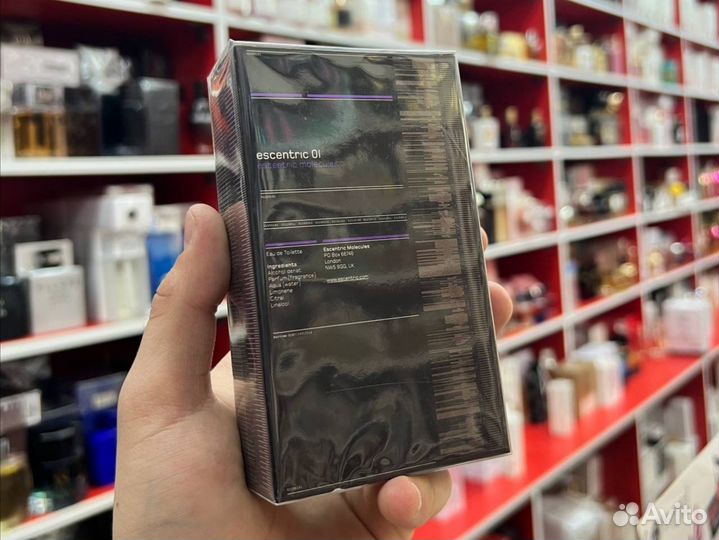 Molecule Escentric 01