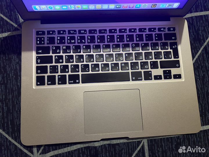 Macbook air 13 2019 в отличном состоянии