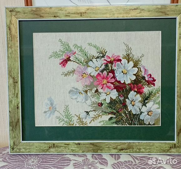 Картина вышита крестиком