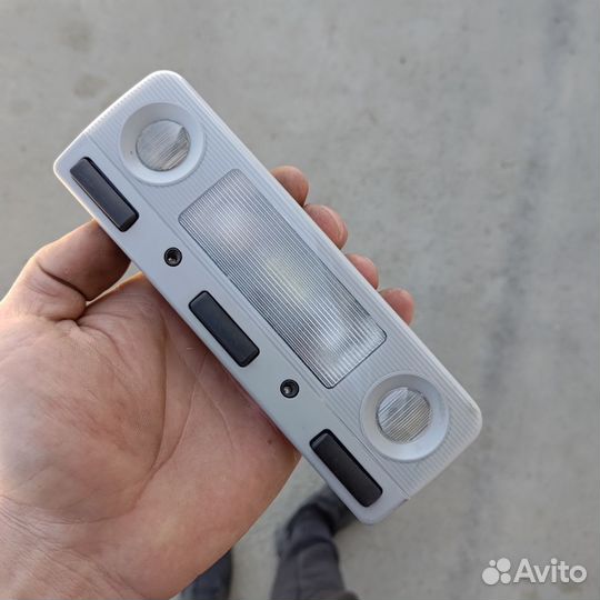 Центральный плафон освещения бмв e39