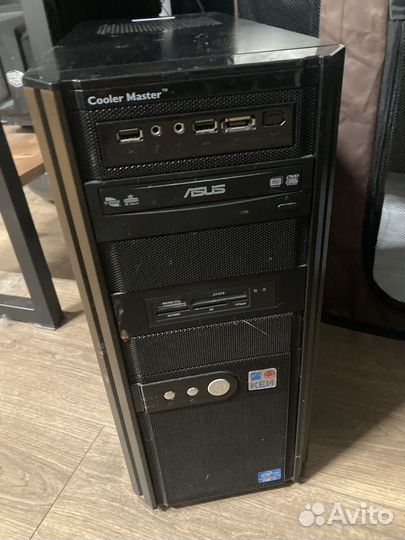 Настольный компьютер с монитором