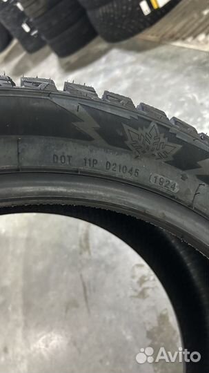 Royal Black Royal Stud II 265/45 R21 108T