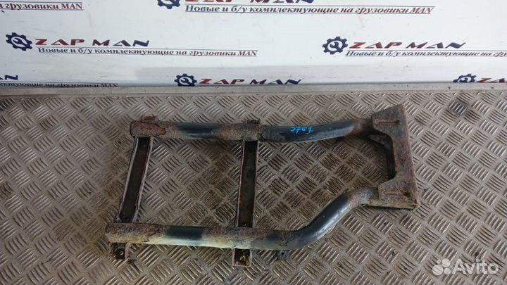 Кронштейн переднего крыла левый Man Tgl
