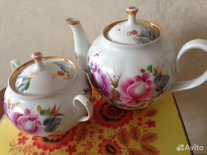 Чайник заварочный и сахарница