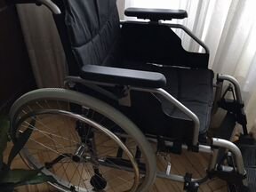 Кресло коляска инвалидная новая комнатная с ручным