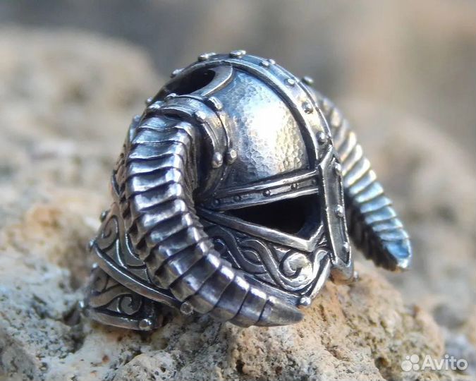 Бусина Темляк Брелок Скайрим Skyrim Шлем из Игры