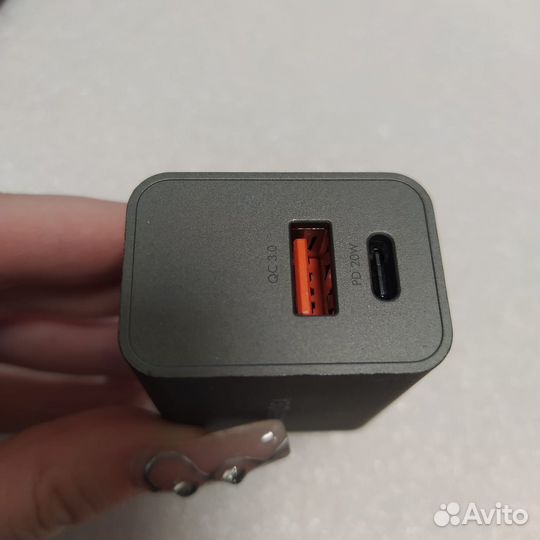 Сетевое зарядное устройство EnergEA Ampcharge USB