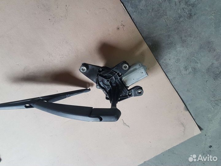 Моторчик дворника двери багажника Renault Duster