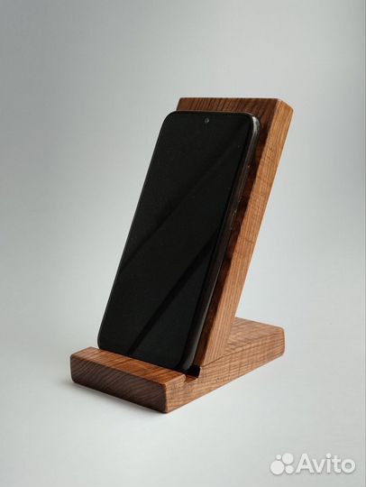 Подставка для телефона из дерева