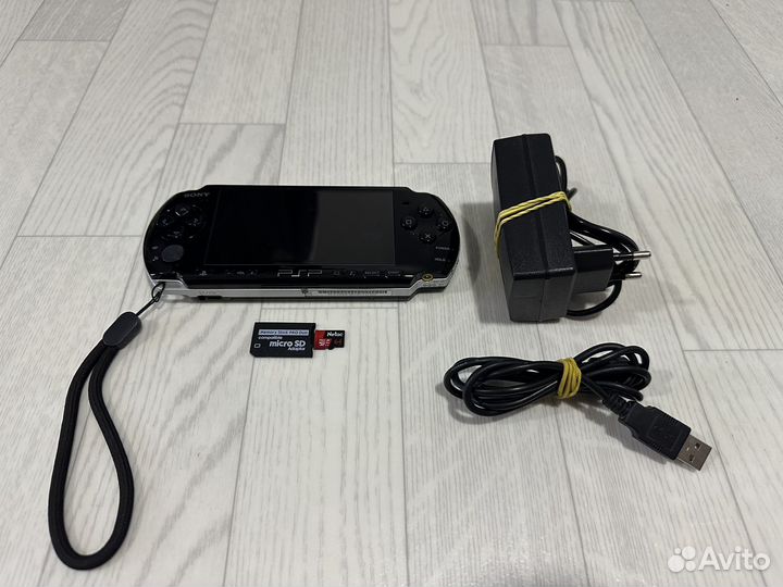 Sony PSP-Е1008 прошитая + игры