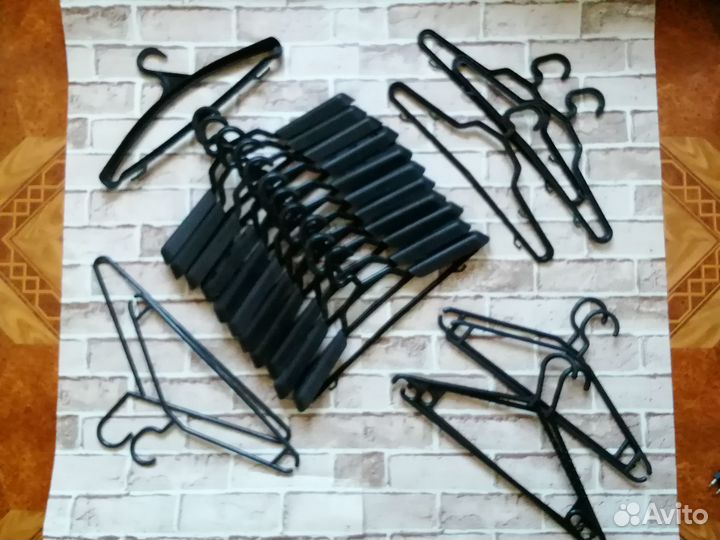 Вешалки пластиковые, большие, разные, 21 шт, б/у