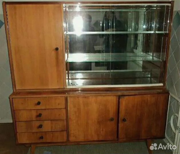 Старая мебель отдам даром. Авито обои спб. Орел авито даром. Отдам даром тумбочку. Стенка тёмный дуб.