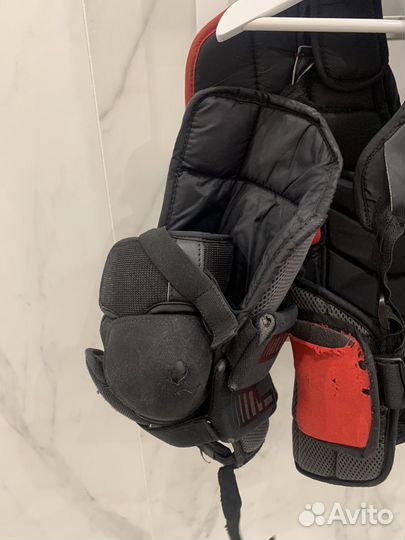 Нагрудник хоккейный вратарский jr