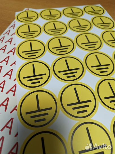 Печать этикеток/наклеек с контурной обрезкой