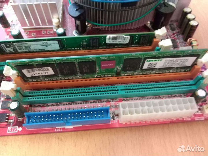 Материнская плата с процессором и памятью