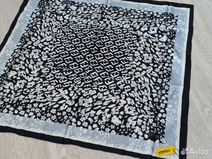 Платок черно белый Fendi шелк 2цв