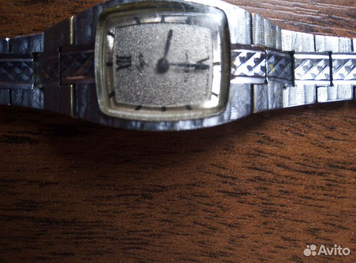 Часы женские луч СССР на браслете