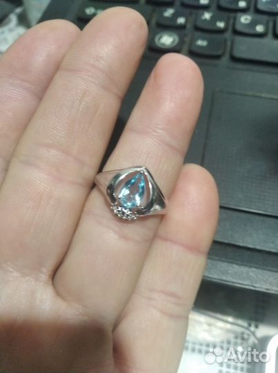 Серебряное кольцо с топазом