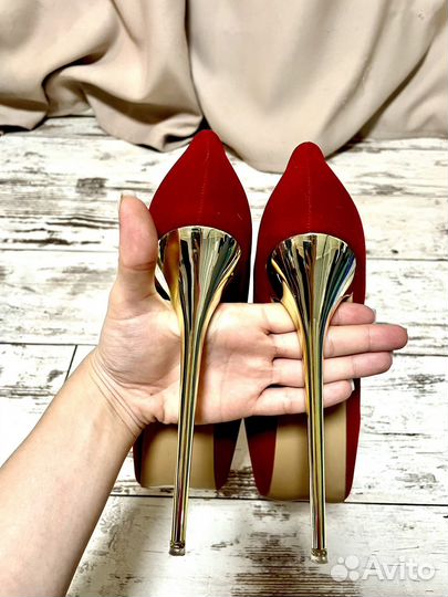 Туфли женские на высоком каблуке 43 р