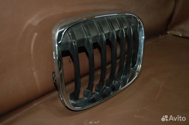 Решетка радиатора левая - BMW X1 F48 (2015-19гг)