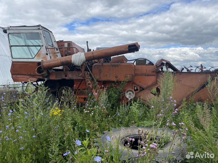 Комбайн нива