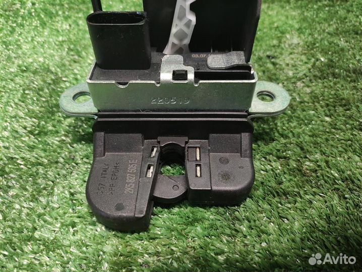 Замок крышки багажника volkswagen Caddy 4 2019