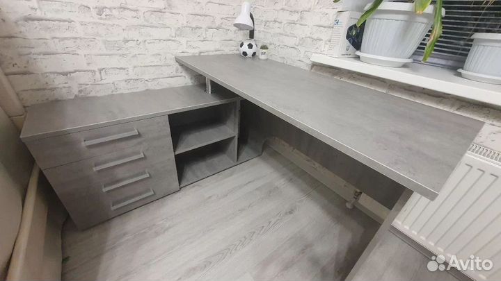 Угловой компьютерный стол