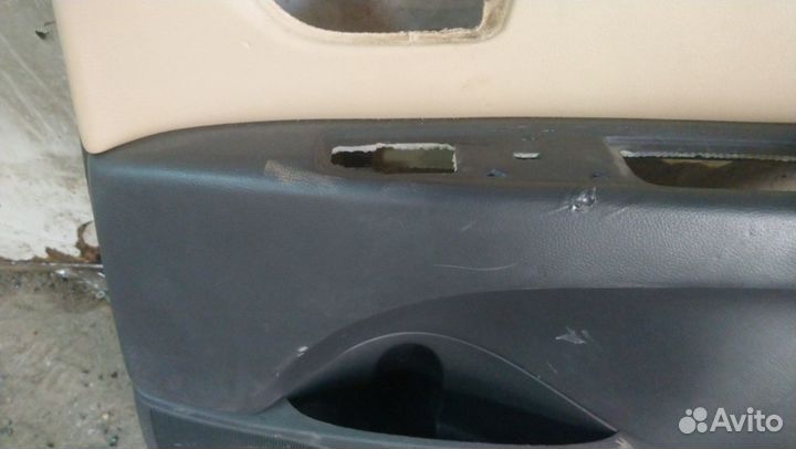 Дверная карта задняя правая Subaru Tribeca 2008