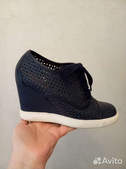 Сникерсы Chloe 39 размер б/у