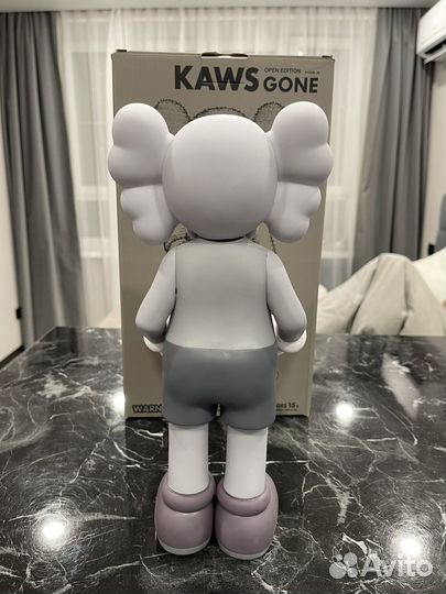 Фигурка kaws с деньгами money