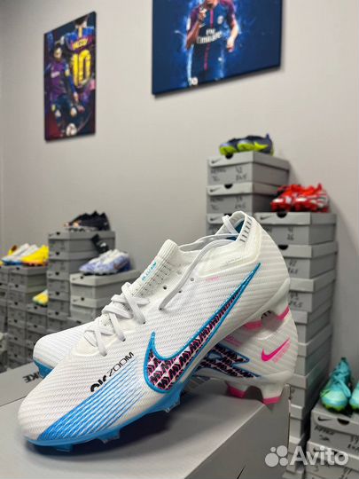 Футбольные бутсы Nike и Adidas